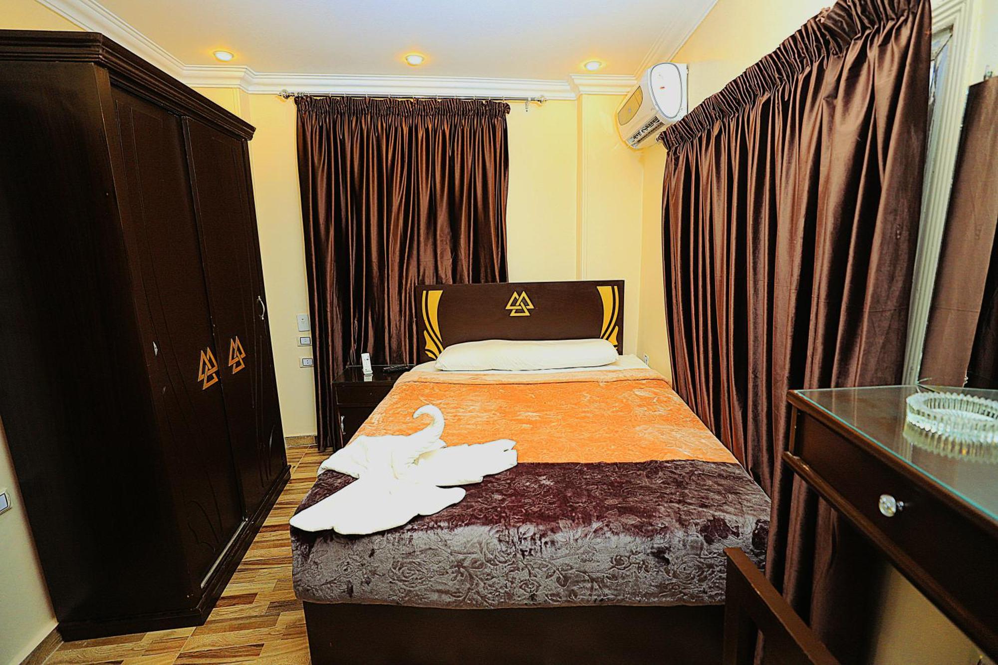 Magic Pyramids Hotel 3*